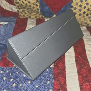 Cote d'azur triangular eyeglass case